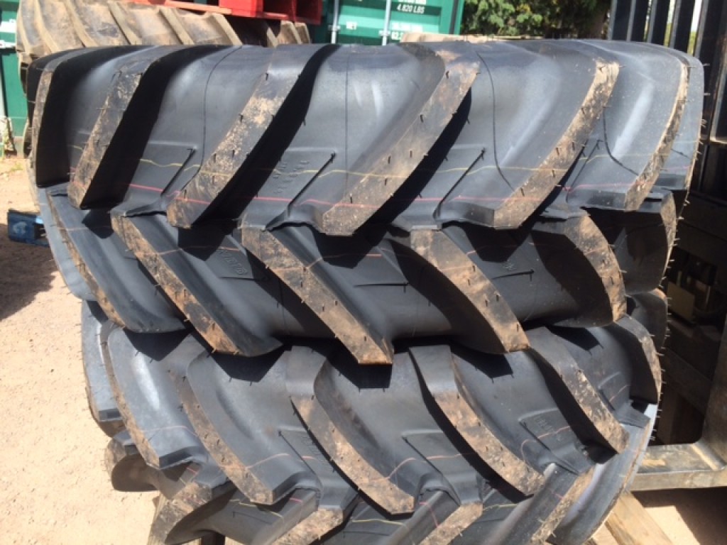 2x 18.4/38 + 2x 16.9/24 Michelin tyres