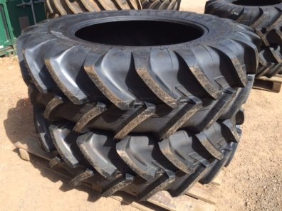 2x 18.4/38 + 2x 16.9/24 Michelin tyres