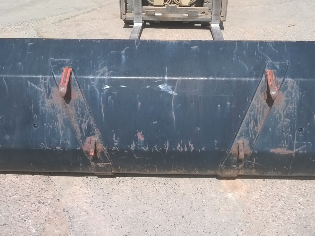used Quicke 210H general purpose bucket, Euro brackets