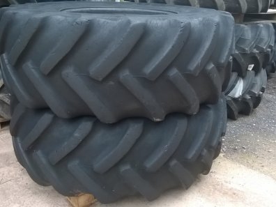 2x Goodyear 650/75/32 tyres