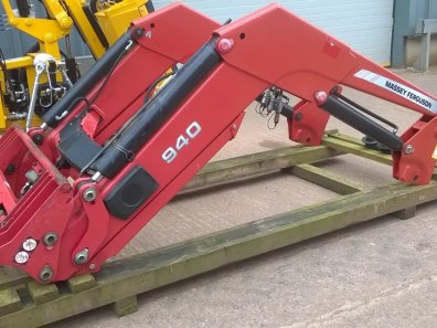 Massey Ferguson 940 loader boom, 2008, Euro carriage