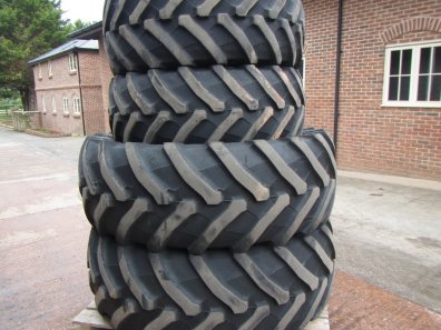 Trelleborg  2x 650/65/42 + 2x 540/65/30, 30-35% tread left
