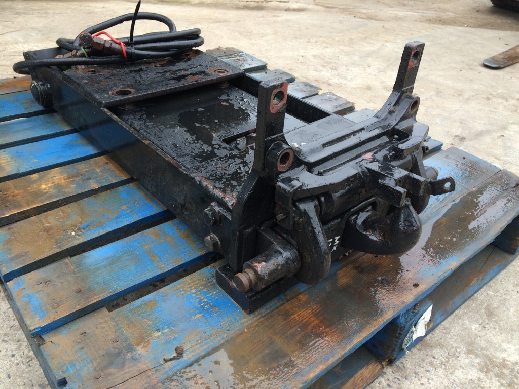 Case pickup hitch to fit MX Series tractors, good condition