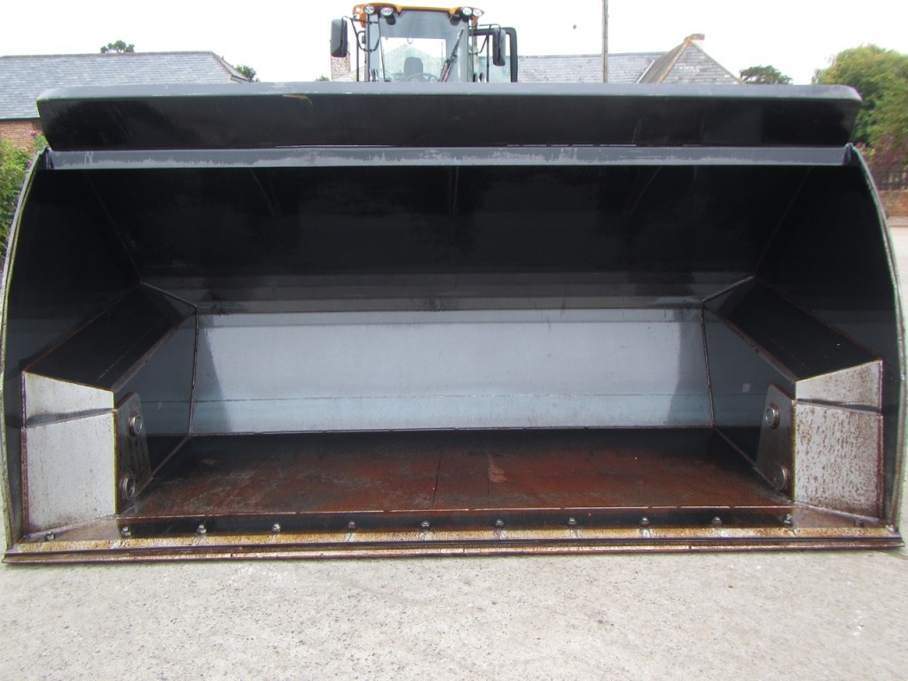 BAC high tip bucket, 2014, very little work