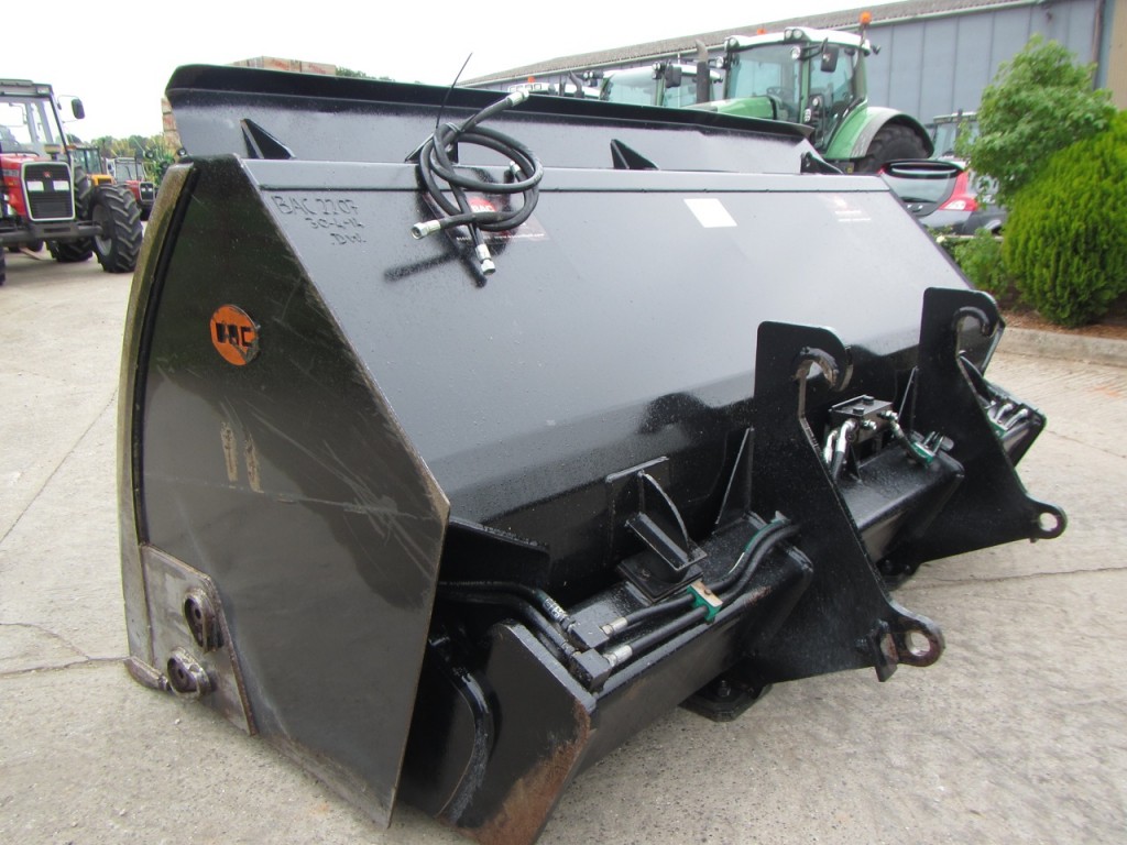BAC high tip bucket, 2014, very little work