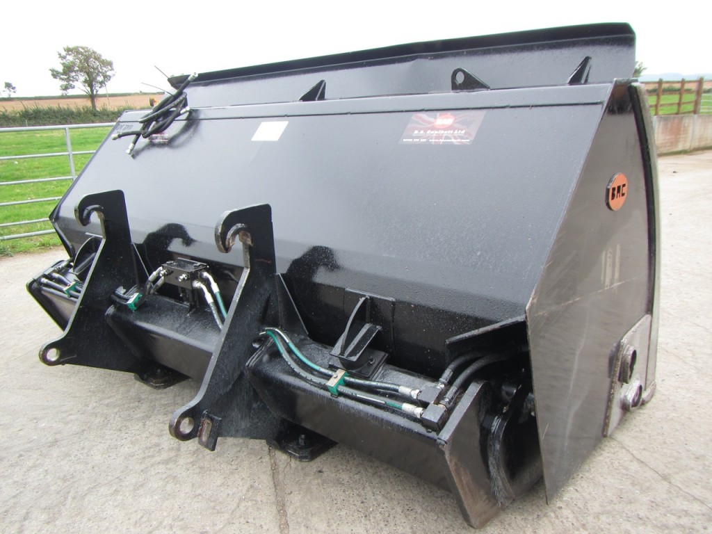 BAC high tip bucket, 2014, very little work