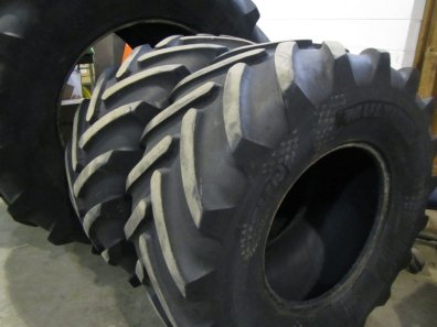 2x 600/65/38 + 2x 540/65/24 Michelin tyres