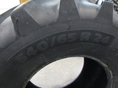 2x 600/65/38 + 2x 540/65/24 Michelin tyres