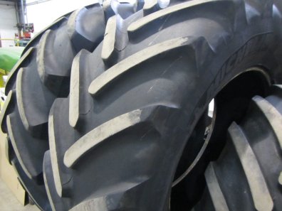 2x 600/65/38 + 2x 540/65/24 Michelin tyres