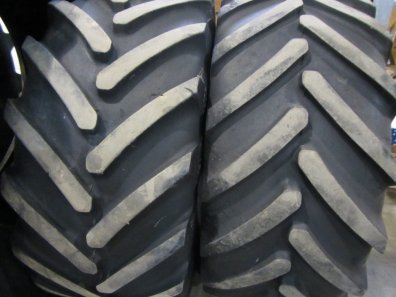 2x 600/65/38 + 2x 540/65/24 Michelin tyres