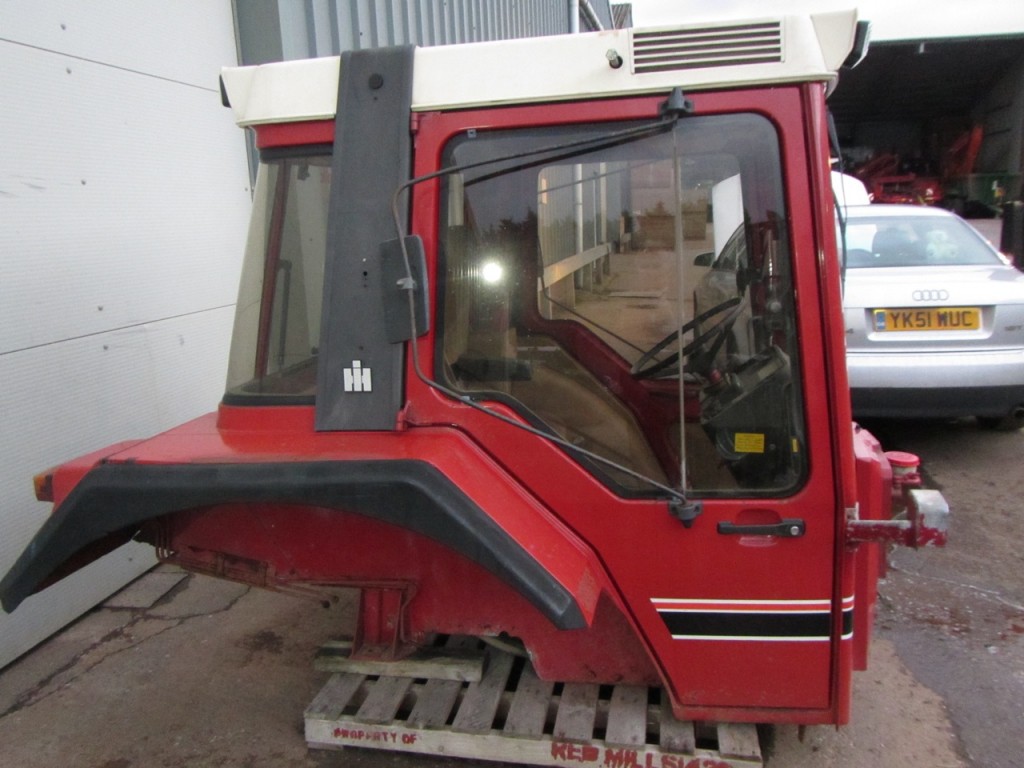 International cab from a tractor that had only done 1,900 hours, this cab is in very nice condition