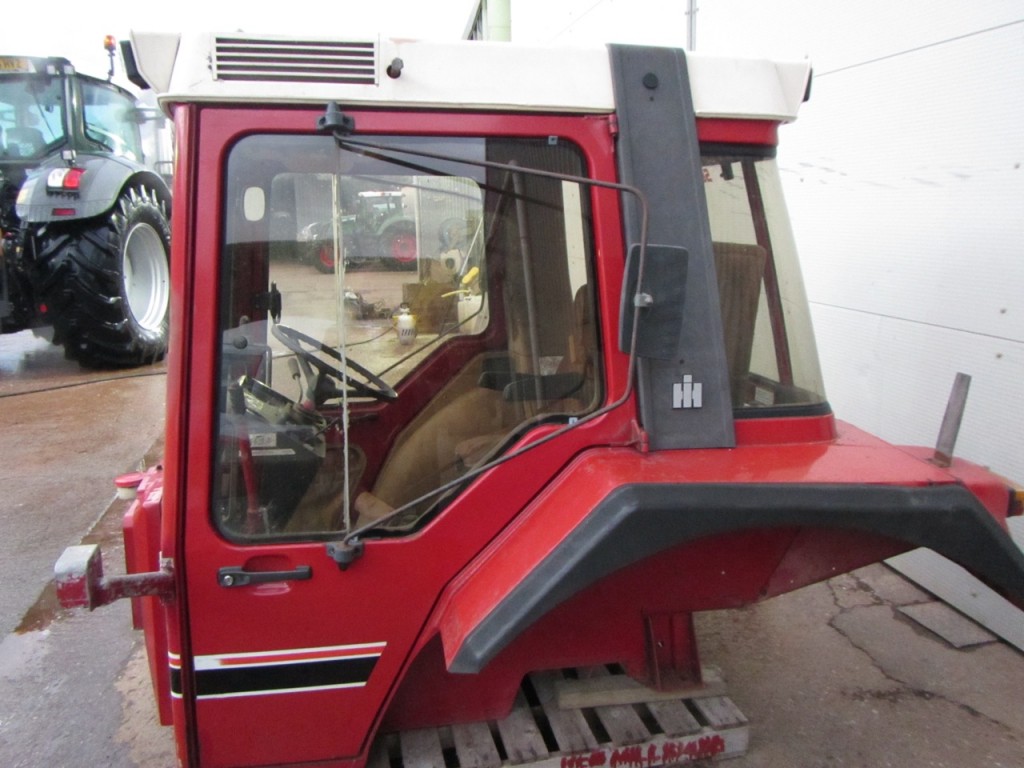 International cab from a tractor that had only done 1,900 hours, this cab is in very nice condition
