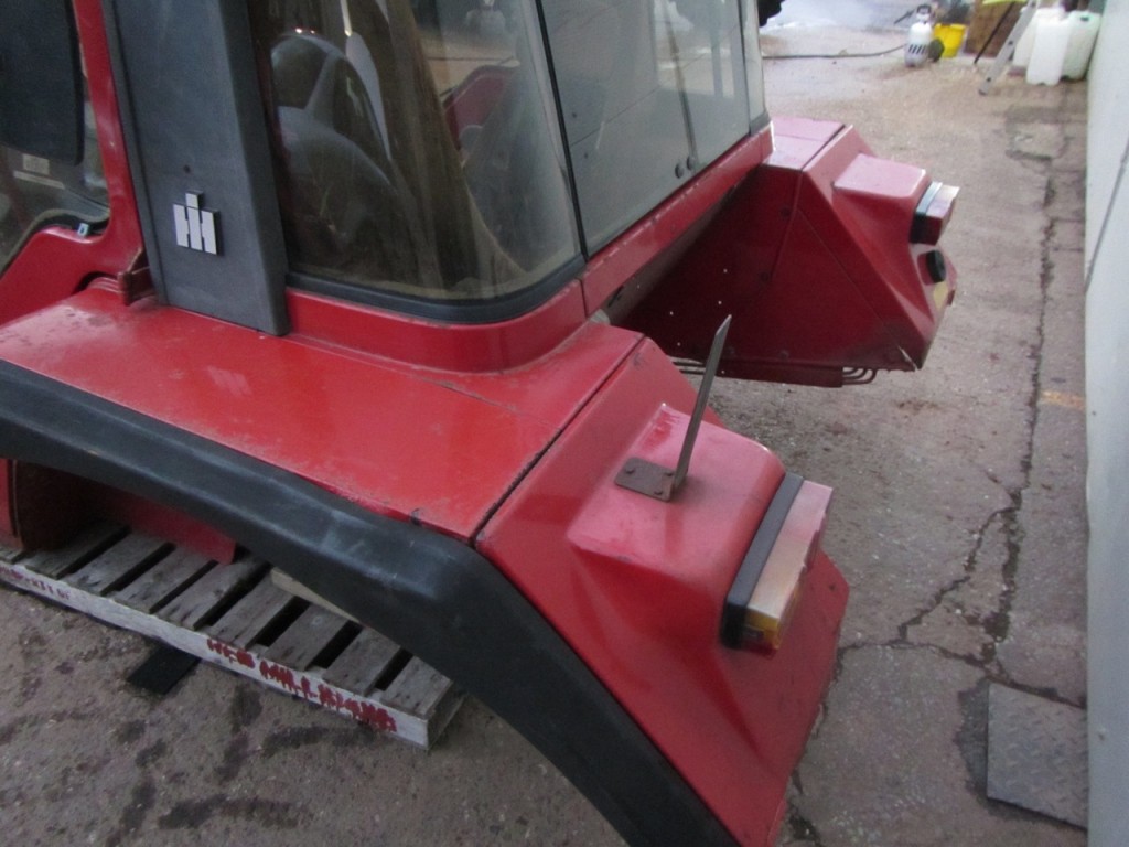 International cab from a tractor that had only done 1,900 hours, this cab is in very nice condition