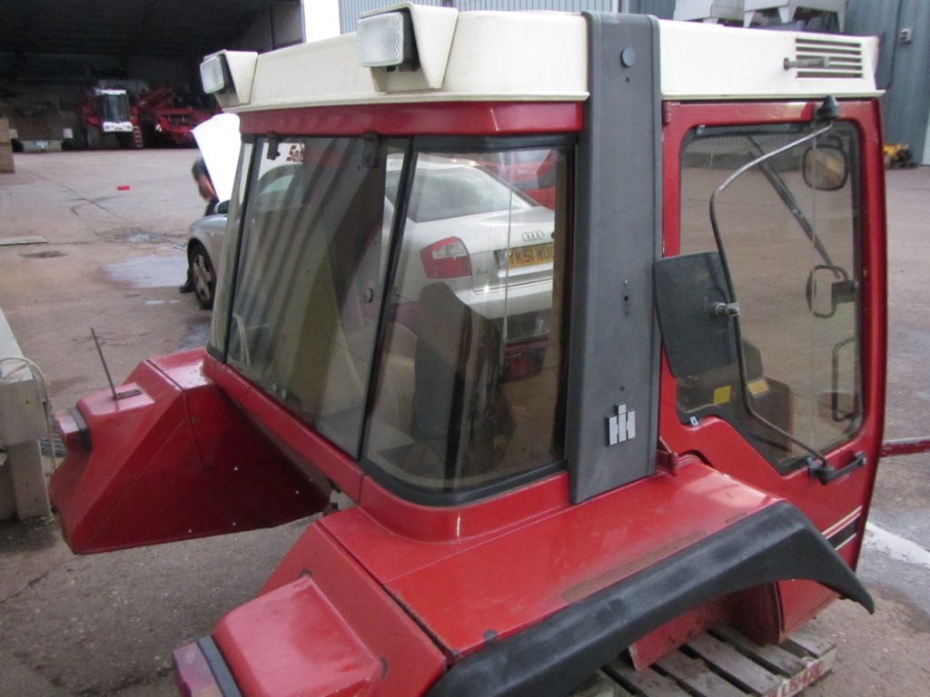 International cab from a tractor that had only done 1,900 hours, this cab is in very nice condition