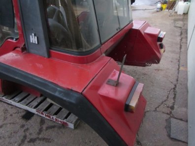 International cab from a tractor that had only done 1,900 hours, this cab is in very nice condition