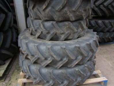 13.6/38 60% + 12.4/24 35% Goodyear Super Traction Radial tyres, fitted to New Holland wheels to fit NH TS110