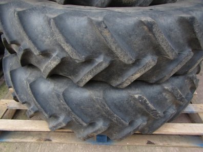 13.6/38 60% + 12.4/24 35% Goodyear Super Traction Radial tyres, fitted to New Holland wheels to fit NH TS110