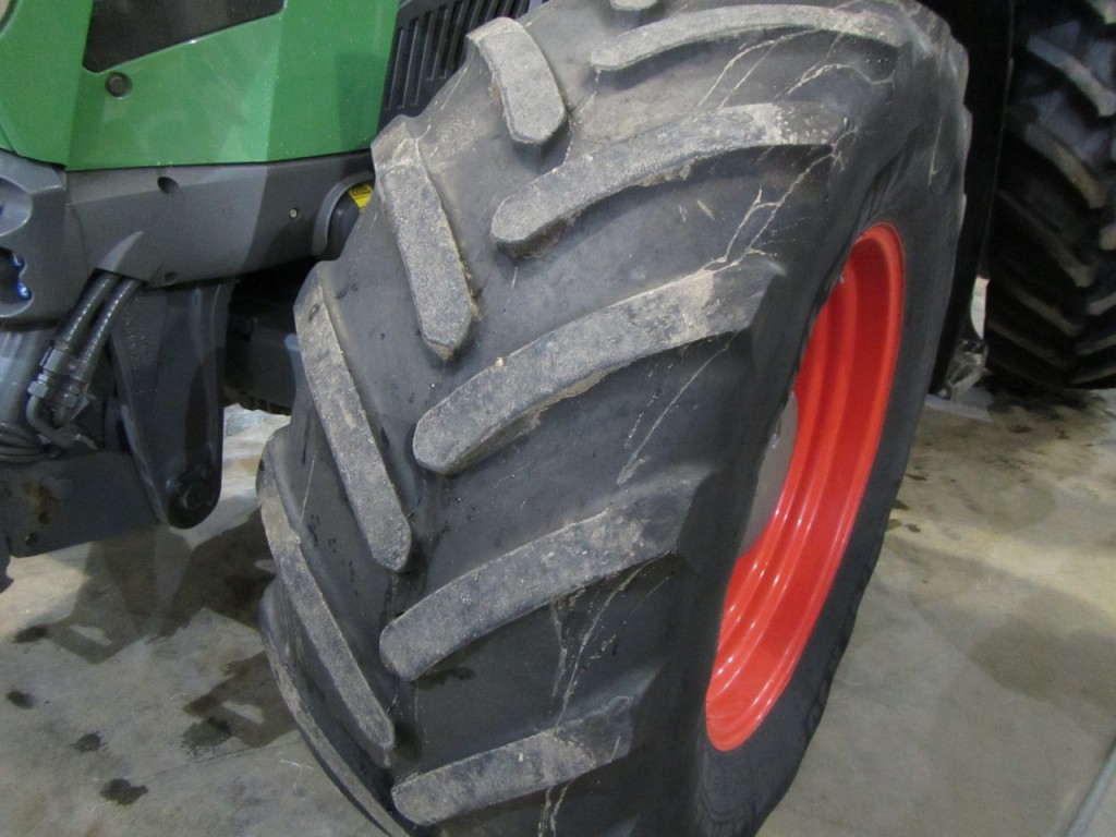 2x 650/65/42 + 2x 540/65/30 Michelin tyres 25%