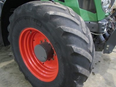 2x 650/65/42 + 2x 540/65/30 Michelin tyres 25%