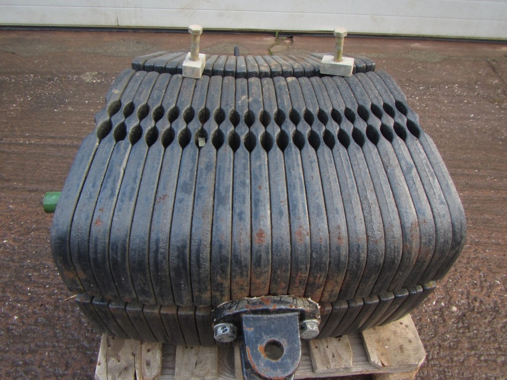 22x 45 kg New Holland front weights, front weight frame also available