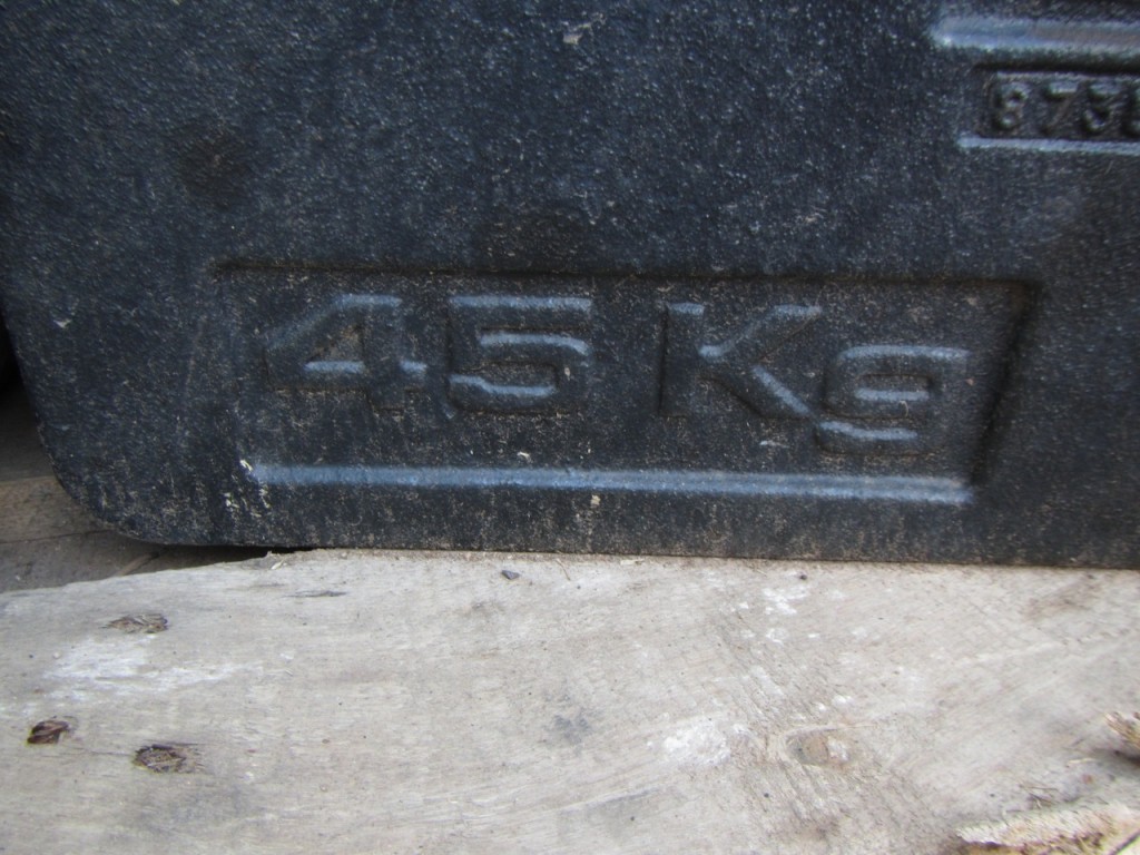 22x 45 kg New Holland front weights, front weight frame also available