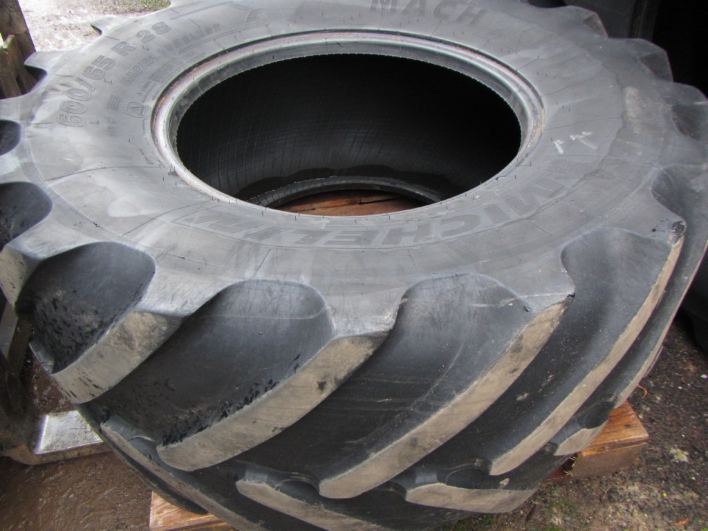 2x 600/65/28 Michelin tyres 10-20%