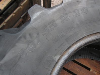 2x 600/65/28 Michelin tyres 10-20%