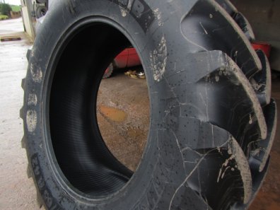 1x 650/65/42 Michelin tyre 95%