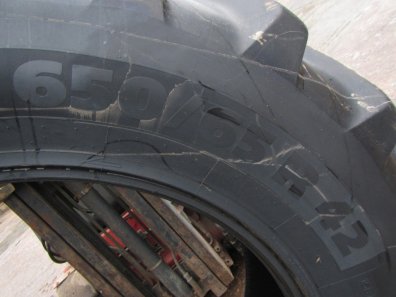 1x 650/65/42 Michelin tyre 95%