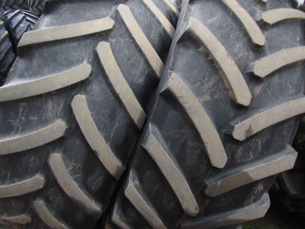 2x 600/65/38 Michelin tyres 35%