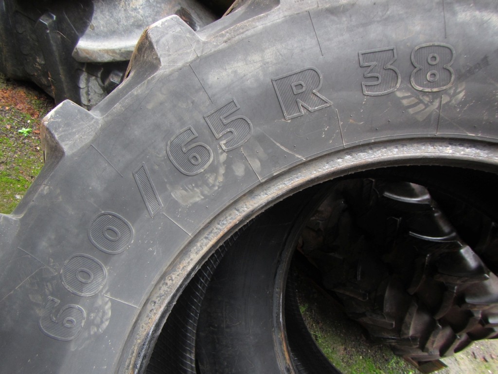 2x 600/65/38 Michelin tyres 35%