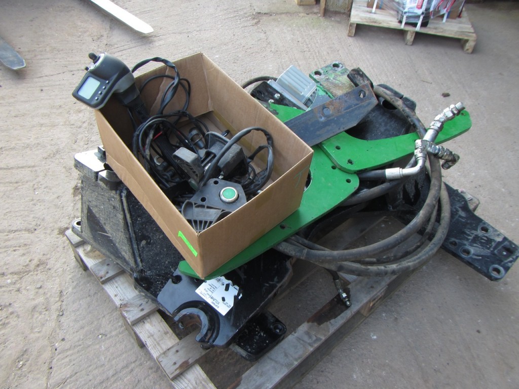 Quicke Q66 loader, C/W JD brackets and Easy Drive electric joystick to fit 6630/6830/6930, third service, soft drive, multi docking, JCB Q-Fit  carriage (the carriage can be changed to a standard Euro carriage)