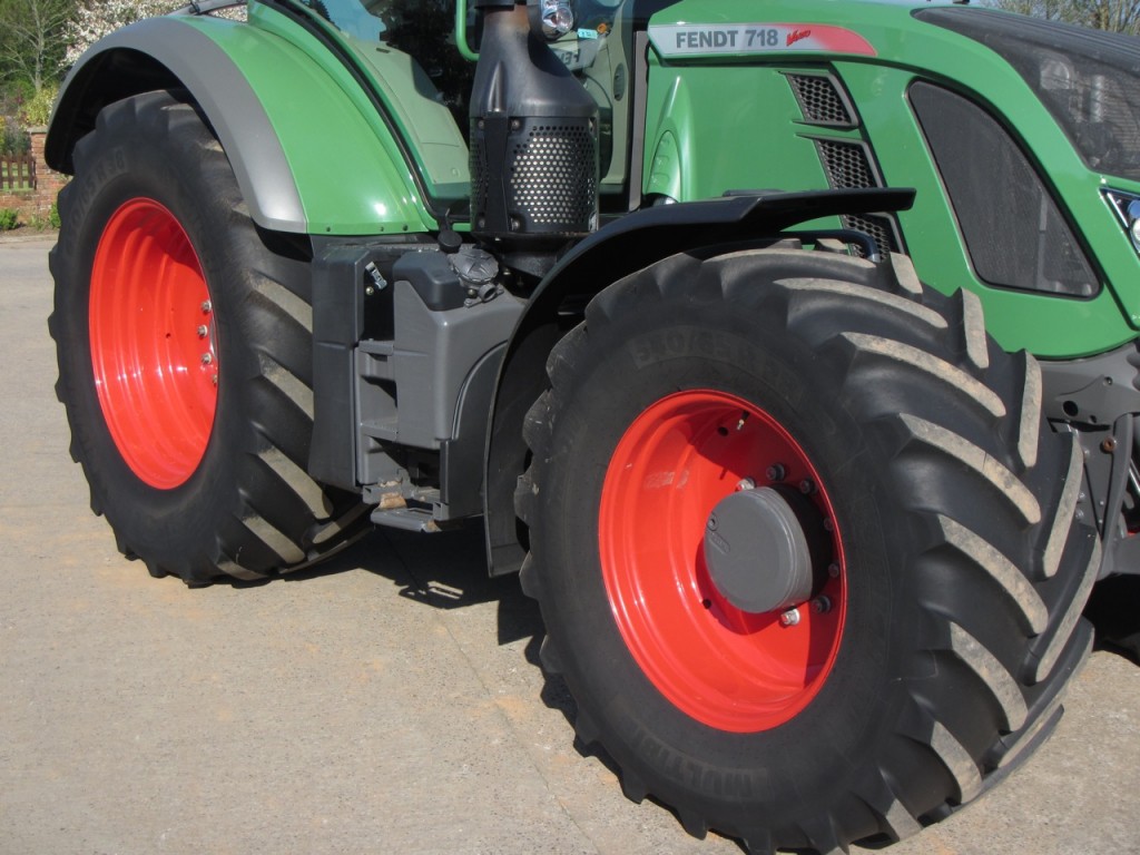 2x 650/65/38 40% + 540/65/28 50% Michelin tyres, fitted to Fendt wheels