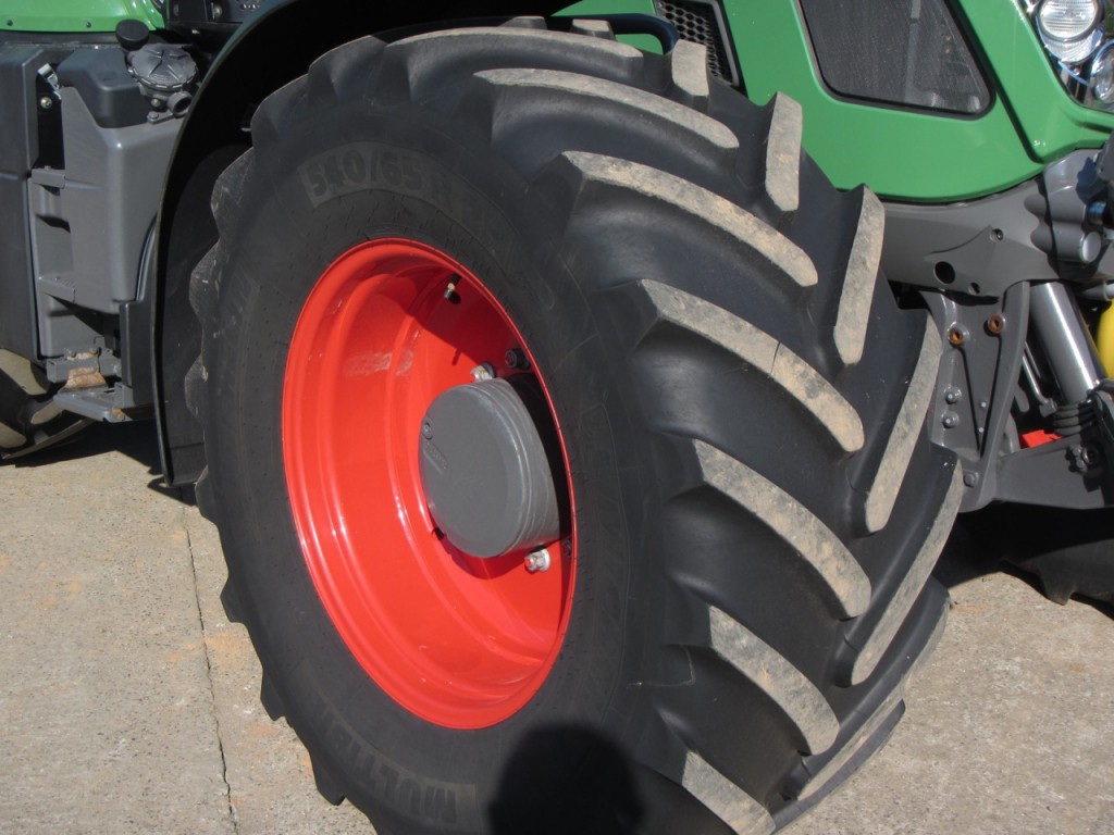 2x 650/65/38 40% + 540/65/28 50% Michelin tyres, fitted to Fendt wheels