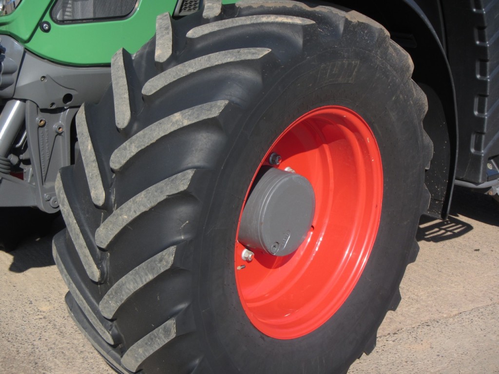 2x 650/65/38 40% + 540/65/28 50% Michelin tyres, fitted to Fendt wheels