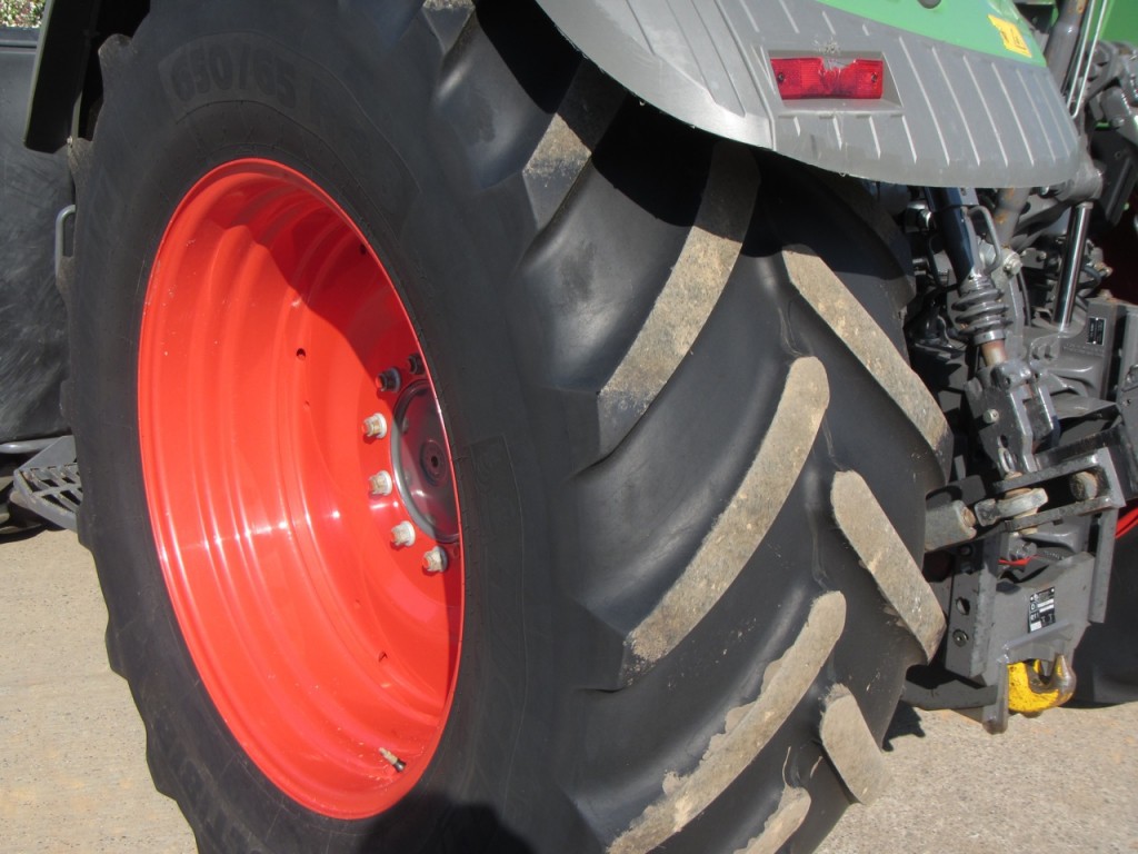 2x 650/65/38 40% + 540/65/28 50% Michelin tyres, fitted to Fendt wheels