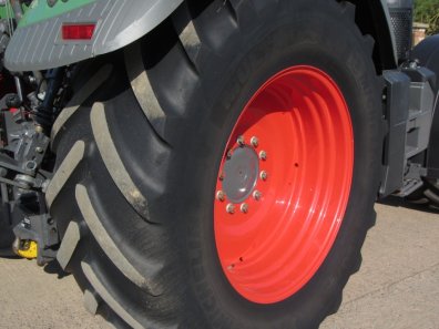 2x 650/65/38 40% + 540/65/28 50% Michelin tyres, fitted to Fendt wheels