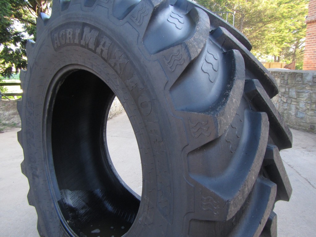 1x 710/75/42 BKT tyre 90%