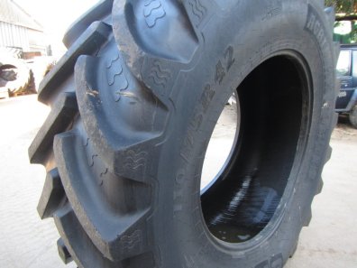 1x 710/75/42 BKT tyre 90%