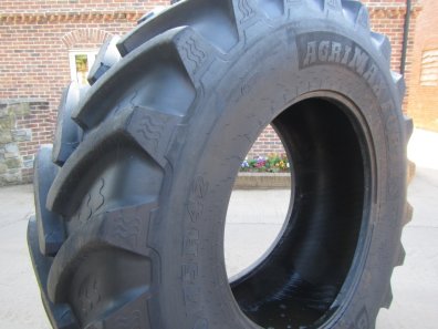 1x 710/75/42 BKT tyre 90%