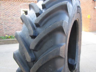 1x 710/75/42 BKT tyre 90%