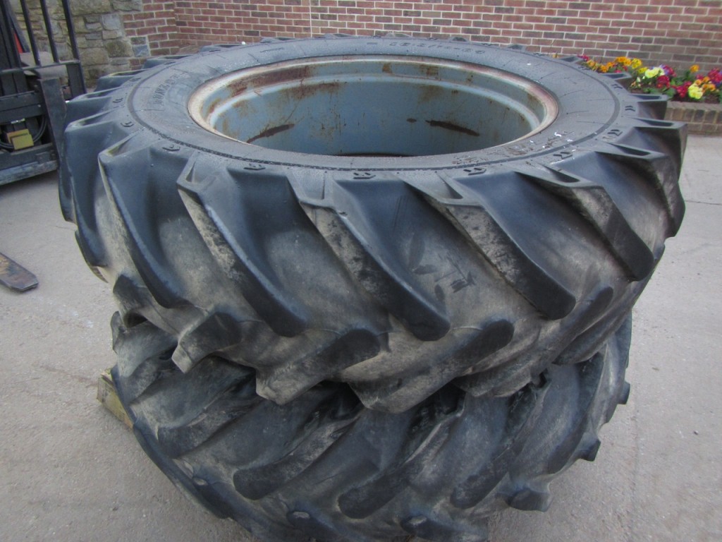 2x 16.9/34 dual wheels
