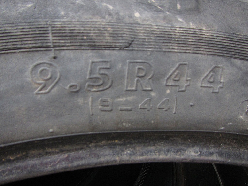 2x Kleber 9.5/44 row crop tyres 20%