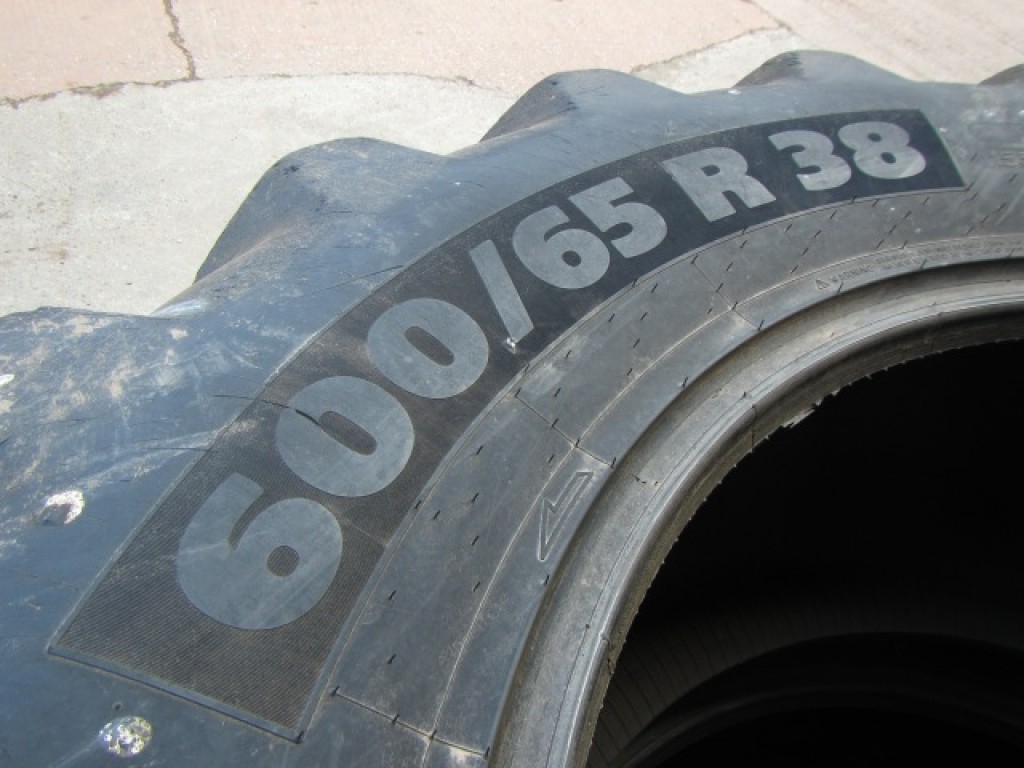 2x 600/65/38 + 2x 480/65/28 Michelin tyres 70%