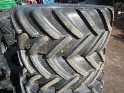 2x 600/65/38 + 2x 480/65/28 Michelin tyres 70%