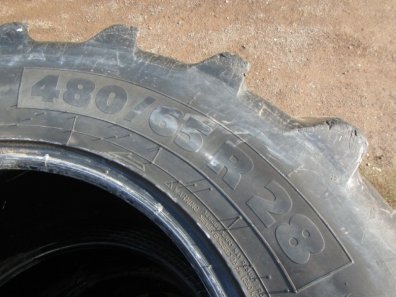 2x 600/65/38 + 2x 480/65/28 Michelin tyres 70%