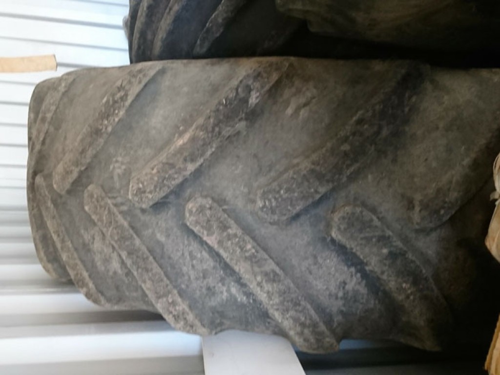 2x 650/85/38 + 2x 600/65/34 Michelin tyres 40%