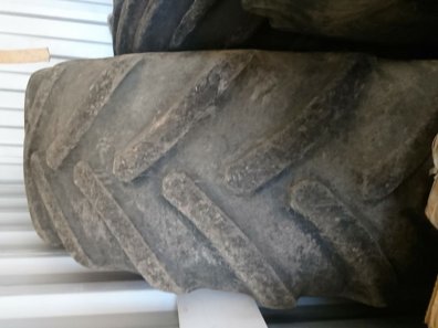 2x 650/85/38 + 2x 600/65/34 Michelin tyres 40%