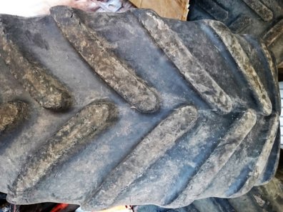 2x 650/85/38 + 2x 600/65/34 Michelin tyres 40%