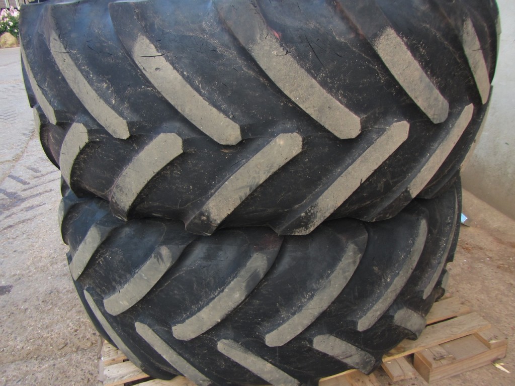 2x 650/75/38 + 2x 600/65/28 20% Michelin tyres, fitted to Fendt 700 series wheels